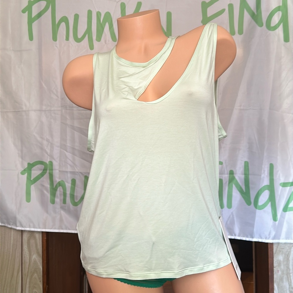 Lululemon Shoulder Cut Out Yoga Tank